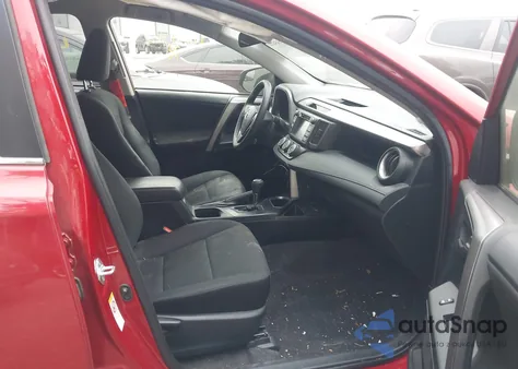 2017 Toyota Rav4 Le z USA, uszkodzony, nr VIN JTMZFREV5HJ112152